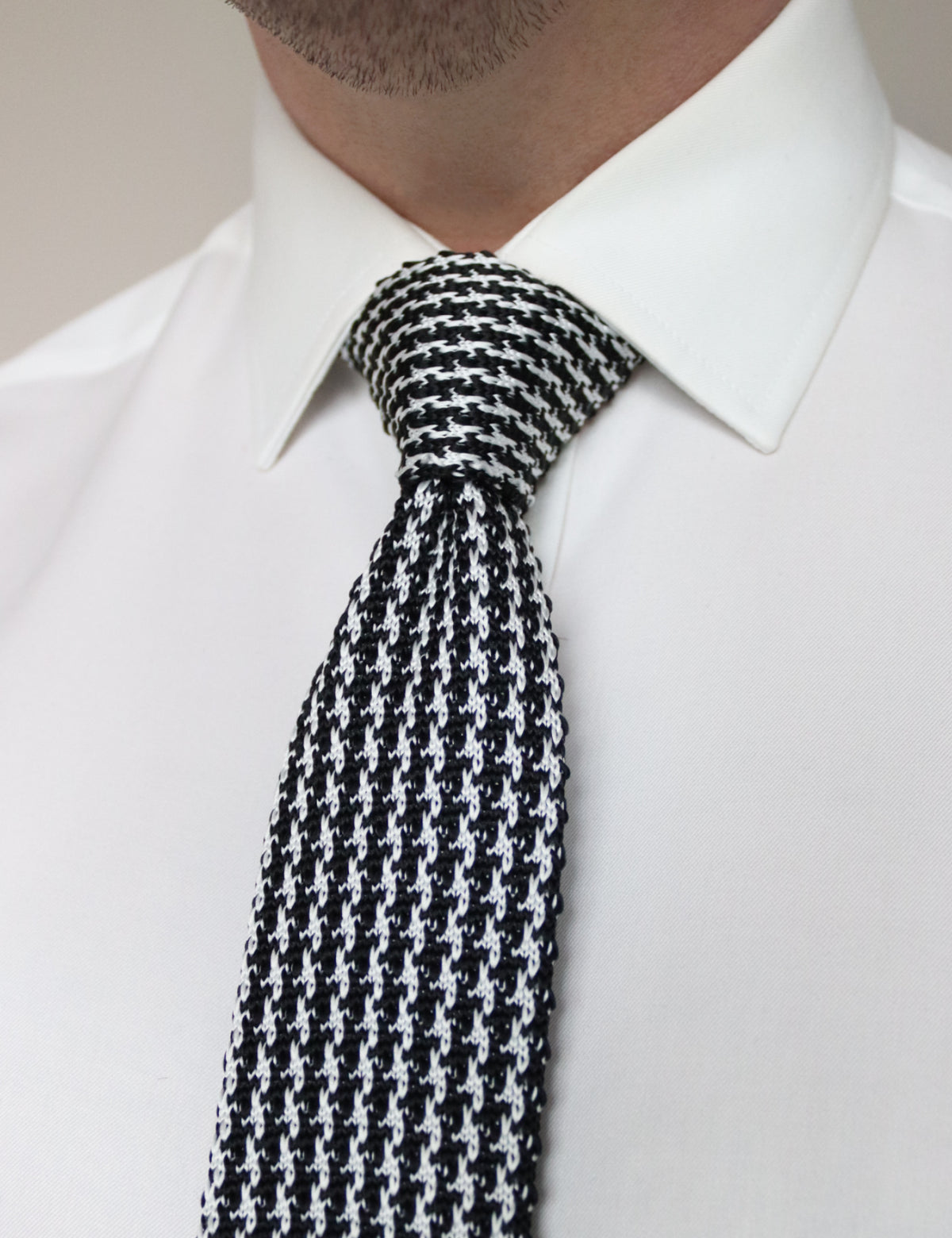 Houndstooth Design Knitted Tie With Diamond End - Black