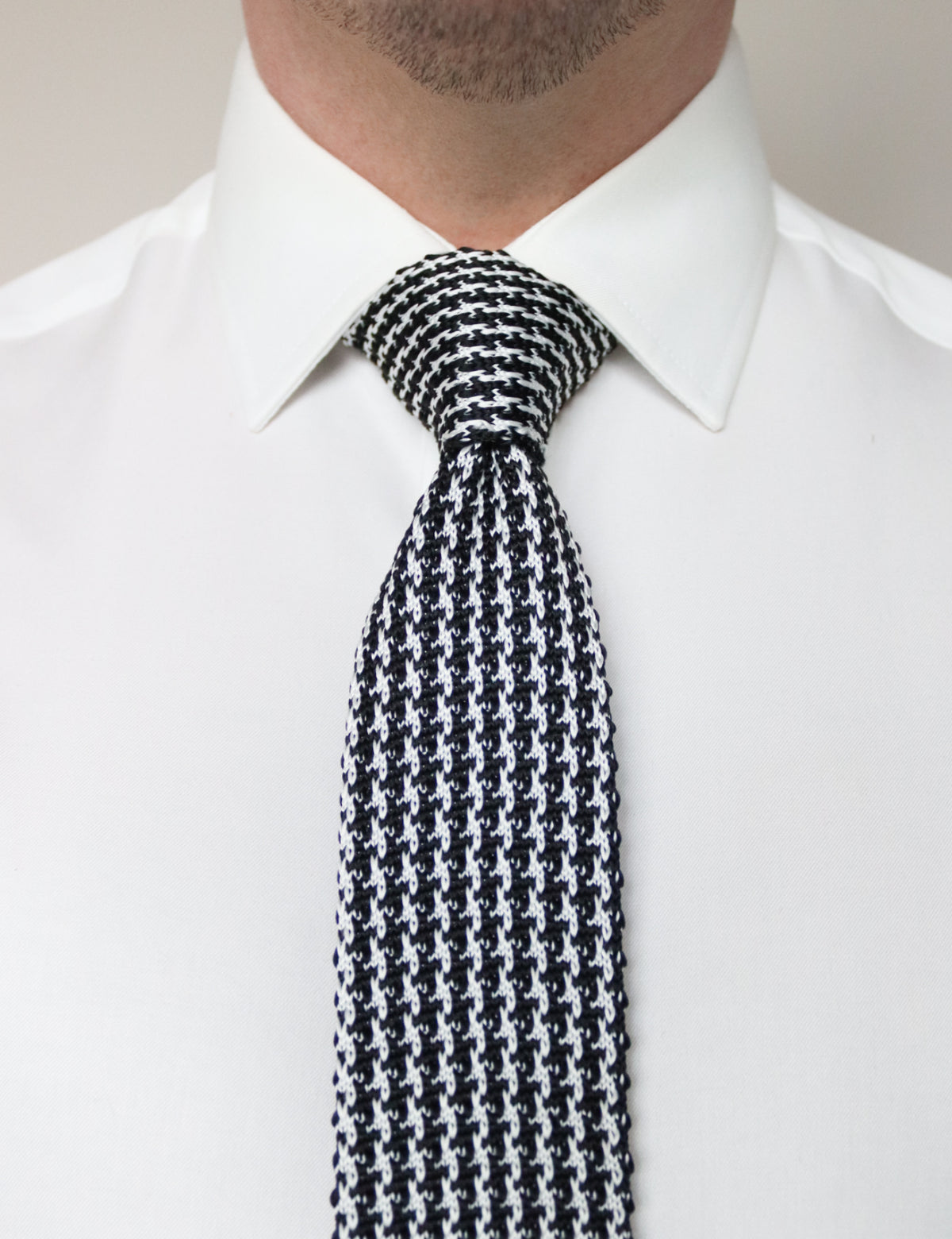 Houndstooth Design Knitted Tie With Diamond End - Black
